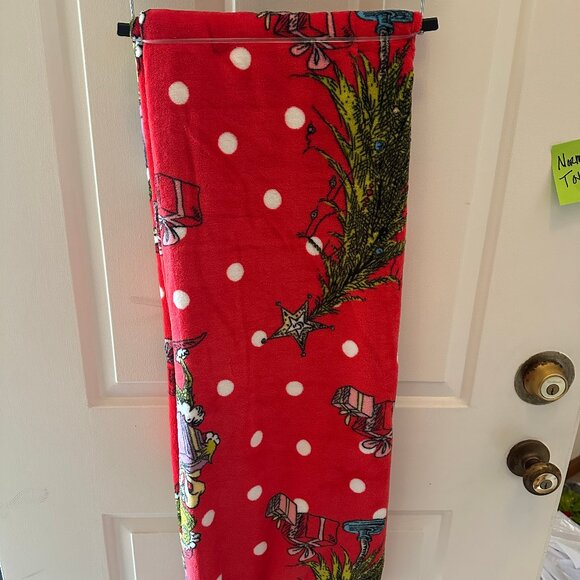 NWT The Grinch, Max, Cindy Lou Red Christmas Tree & Gifts Plush Blanket 60x70" - Picture 2 of 4